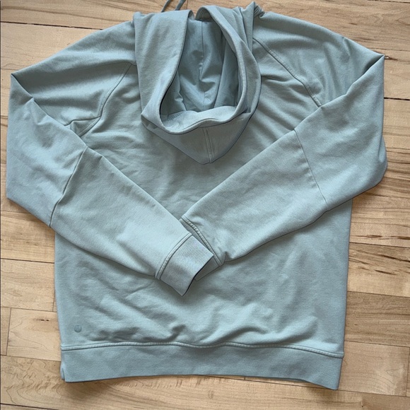 Men’s Lululemon Pullover Hooded Sweatshirt - Picture 3 of 3